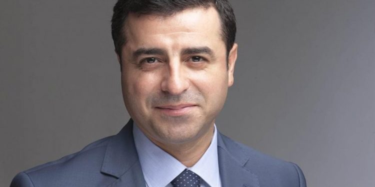 ديميرتاش يتهم أردوغان شخصيًّا باعتقاله التعسفي