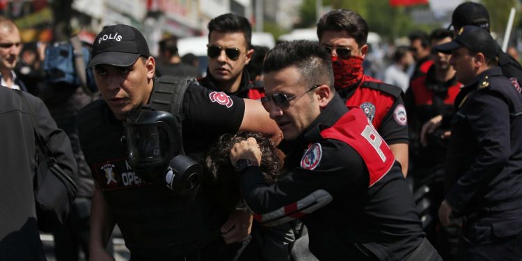 السلطات التركية تعلن اعتقال 8 أشخاص بشبهة الارتباط بـ”داعش”