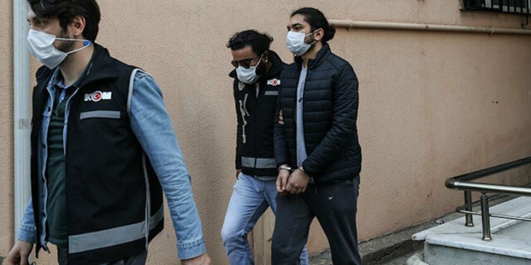 تركيا.. ملاحقة 19 شخصًا في حملة أمنية ضد حركة الخدمة
