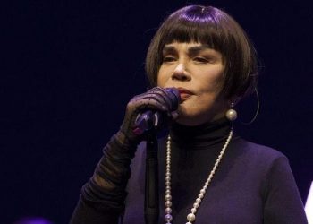 مغنية تركية شهيرة تحذِّر الحكومة بشأن محجر ريزا