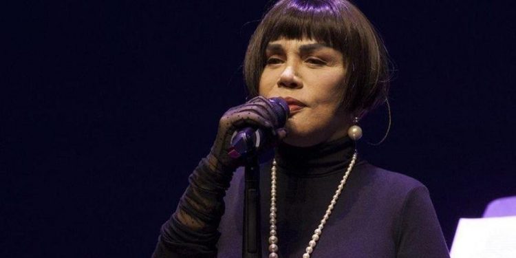 مغنية تركية شهيرة تحذِّر الحكومة بشأن محجر ريزا