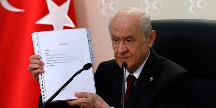 أردوغان وحزب الحركة القومية.. تقاسم أدوار في سبيل إنتاج الدستور الجديد