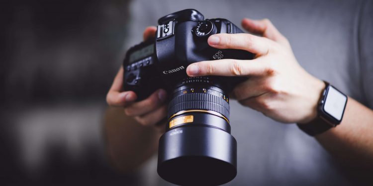 اعتداء وحشي من القوات الإسرائيلية على صحفي تركي