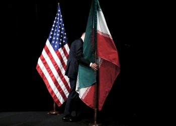 كاتب تركي ينتقد الحجب الأمريكي لمواقع إخبارية إيرانية