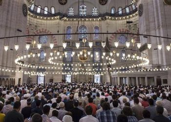 كاتب تركي: المتدينون لا يشعرون بتأنيب الضمير تجاه الفساد!