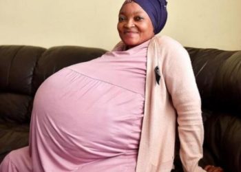 أفريقية تنجب 10 أطفال من حمل واحد وتدخل “جينيس”