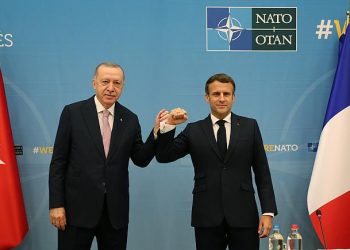 أردوغان يلتقي ماركون في مقر الناتو