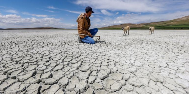 تركيا.. الجفاف يضرب بحيرة أكجول بالكامل