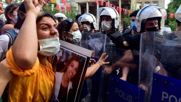 ضحية الهجوم المسلح على الحزب الكردي عُذبت قبل مقتلها!