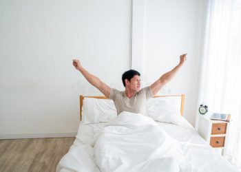 دراسة: الاستيقاظ مبكرًا يمنع الاكتئاب