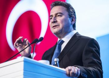 علي باباجان يشعر بالندم على ماضيه في حزب أردوغان!