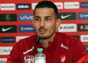 توتنهام وموناكو يتنافسان على حارس المنتخب التركي