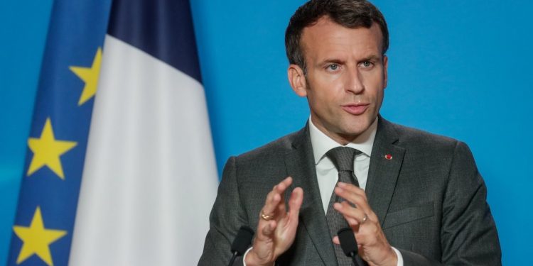 ماكرون: حذرون في التعامل مع تركيا رغم تراجع التوترات