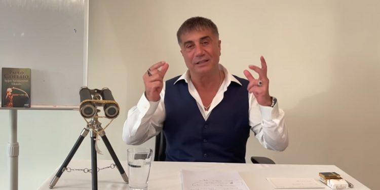 زعيم مافيا تركي ينشر دليلاً على تورط مسؤول في فضيحة أخلاقية