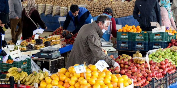 “التسوق بالأجل”.. حيلة الأتراك للتغلب على الصعوبات الاقتصادية