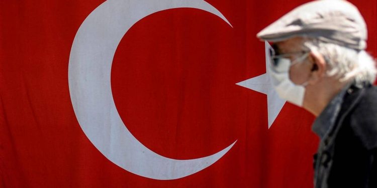 استمرار ارتفاع الإصابات بكورونا في تركيا بشكل ملحوظ