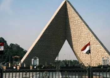 مصر تنظم أول جنازة عسكرية في تاريخها لسيدة بحضور السيسي