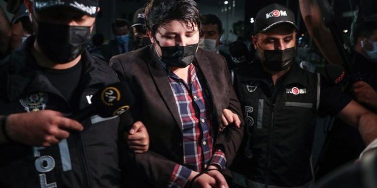 منفذ أكبر قضية احتيال في تركيا يسلم نفسه.. والسلطات تفرض “السرية”