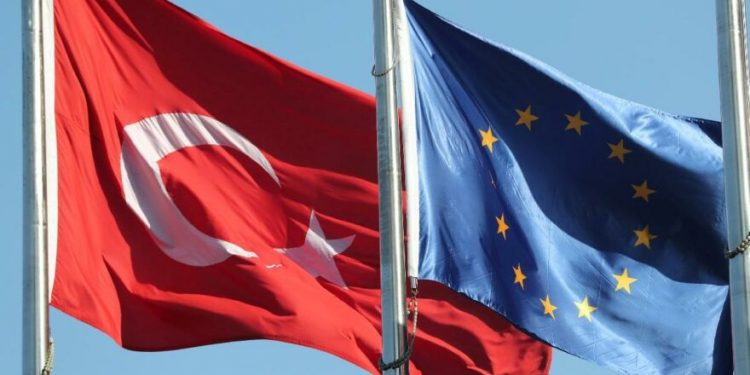 البرلمان الأوروبي يحذر تركيا من إغلاق الحزب الكردي