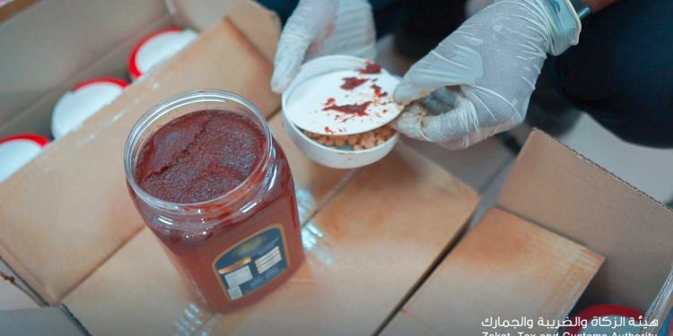 السعودية.. إحباط عملية تهريب أكثر من مليوني حبة كبتاغون داخل علب معجون الطماطم