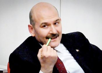 هل استقال وزير الداخلية التركي من منصبه؟