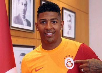 غلطة سراي التركي يعلن ضم الهولندي باتريك فان انهولت