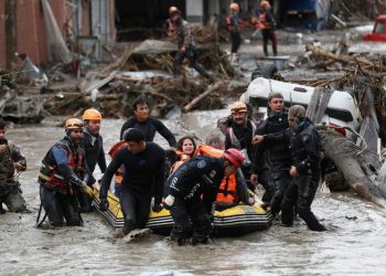 الجزائر.. إخماد 76 حريقا عبر 15 ولاية