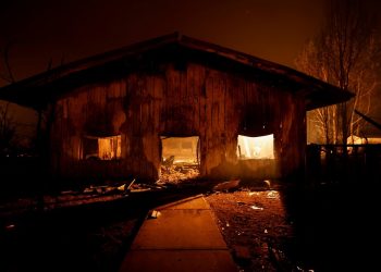 حريق ضخم في “كاليفورنيا” يدمر أكثر من ألف مبنى