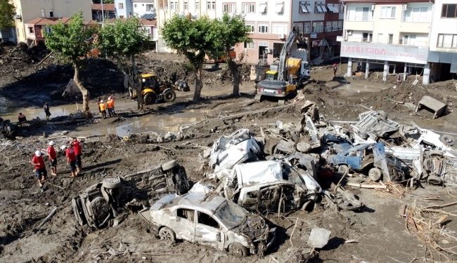 تركيا.. سيول طينية جارفة في قارس