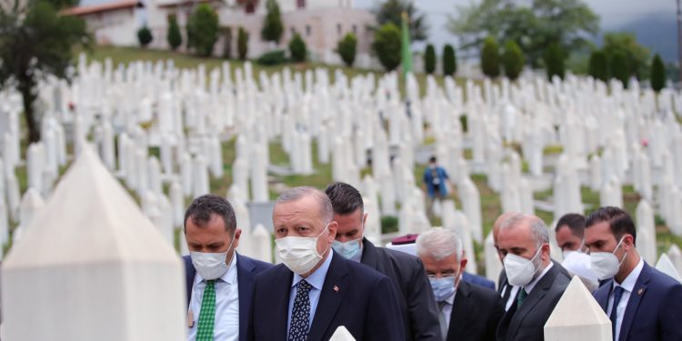 أردوغان يزور ضريح أول رئيس للبوسنة والهرسك