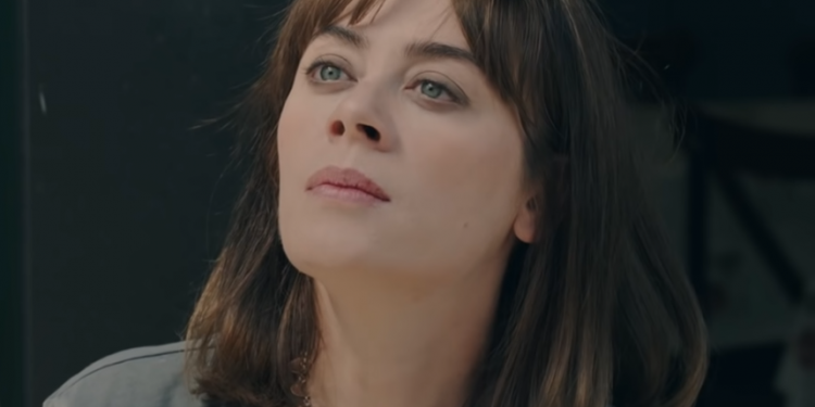 ممثلة تركية تطالب بالإفراج عن حامل بشهرها الثامن