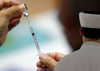 إمام تركي: تطعيم كورونا “حرام”!