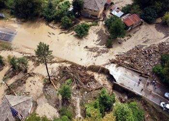 تركيا.. مدن البحر الأسود تستسلم للفيضانات والسيول والانهيارات الأرضية