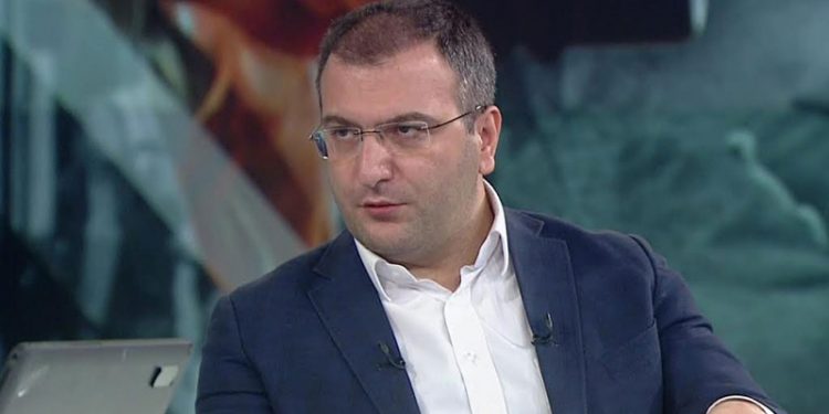 صحفي يبرر استقبال تركيا للأفغان: سنصبح قوة عظمى!