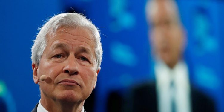 مدير بنك جيه بي مورجان: على تركيا حل أزمتين!