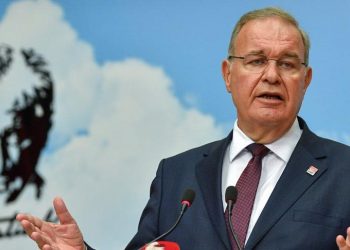 تركيا تريد الصعود إلى القمر لكنها لا تمتلك طائرات إطفاء حريق!