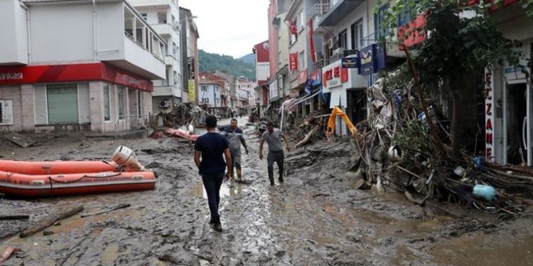 ارتفاع عدد قتلى الفيضانات في تركيا إلى 40