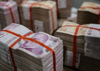 كاتب: قروض تركيا خلال 3 سنوات تزيد عن ما اقترضته خلال 95 عامًا