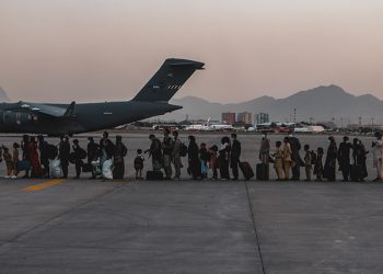 صحفي تركي: مطار كابول يستخدم لتهريب المخدرات!