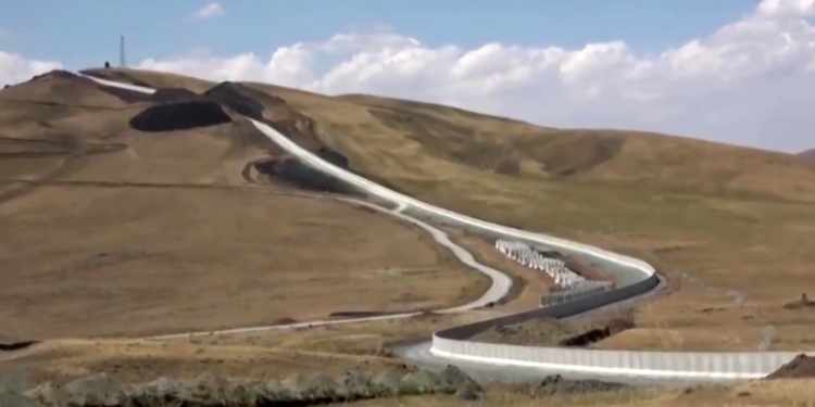 لمنع عبور الأفغان.. تركيا تنجز 156 كم من الجدار العازل مع إيران