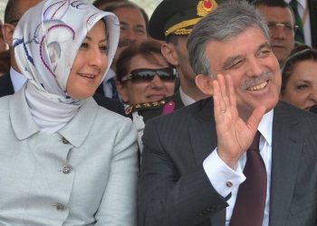 تركيا.. هل يتحرك عبد الله جول بدعم من وزير الدفاع؟