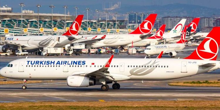 طاقم طائرة تركي يطلبون اللجوء في كندا!