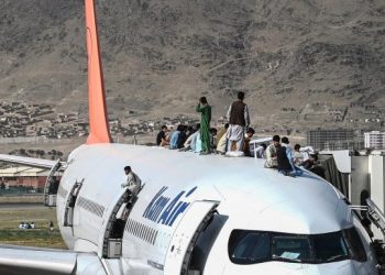 هروب مسؤولين أفغان عبر طائرات تركية