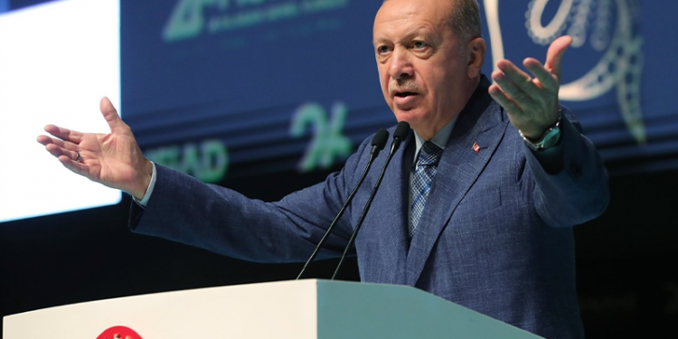 كاتب: مؤشرات تركيا في الديمقراطية تقول إن القطار قد فاتها يا أردوغان