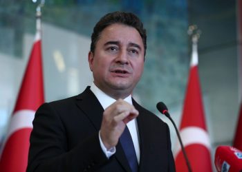 باباجان: كيف يمكن اتهام 1.5 مليون شخص بالإرهاب؟