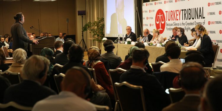 محكمة تركيا تصف أردوغان بـ”الملك العاري”