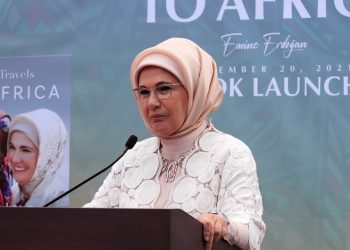 تركيا.. استجواب برلماني حول تمويل كتاب قرينة أردوغان