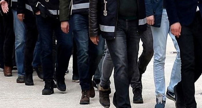 تركيا.. قرارات اعتقال بحق 143 بينهم عسكريين