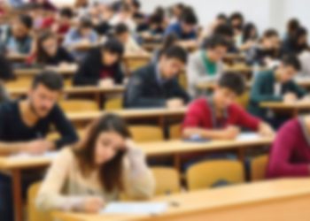 تركيا.. حرمان طالبة متفوقة من المنحة الجامعية بسبب “مرسوم طوارئ”