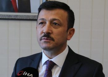 برلماني: العدالة والتنمية يعمل منذ 19 عامًا ولم ينهر مثل فيسبوك!